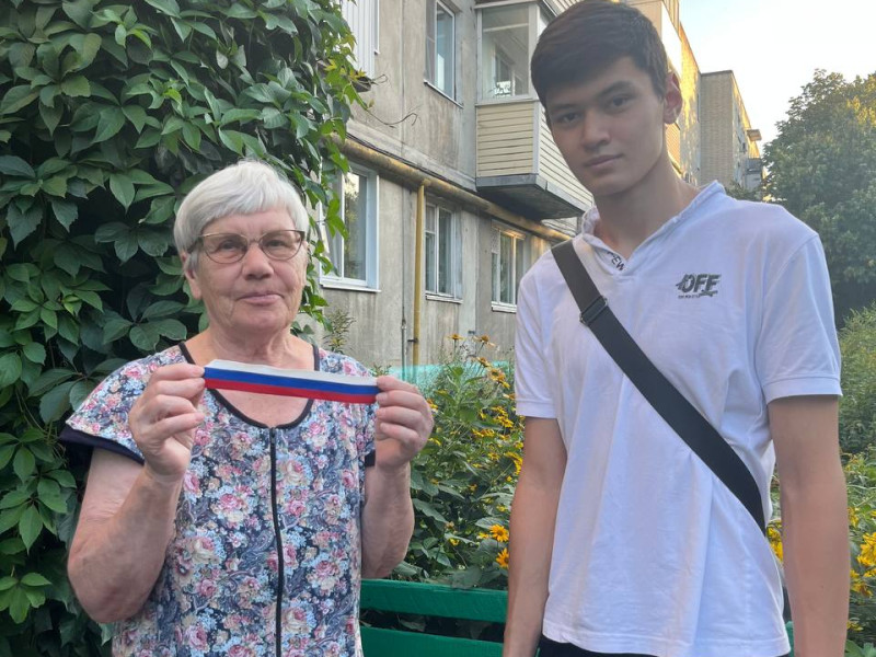 Триколор из рук в руки!.