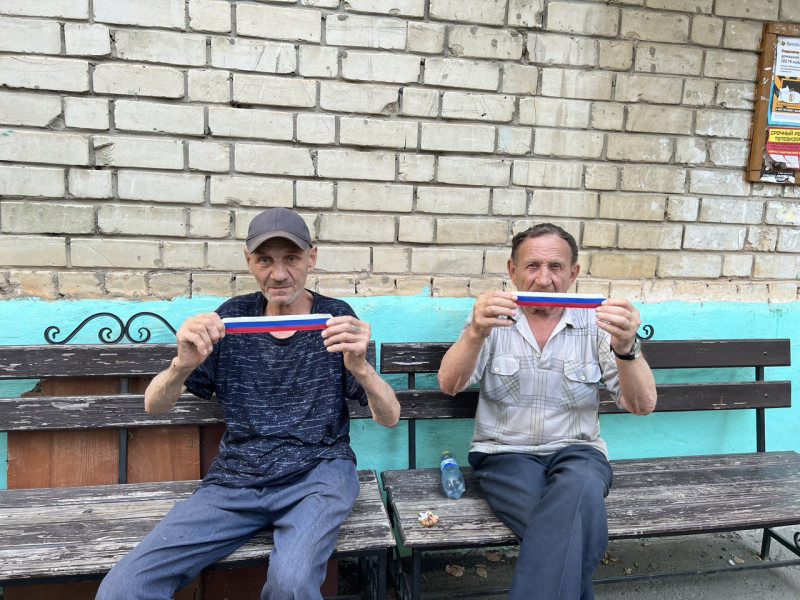 Триколор из рук в руки!.